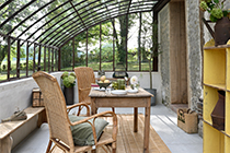 Les serres à l’ancienne « Made in Vendée » signées Lams pour des moments de vie à partager dans son jardin.