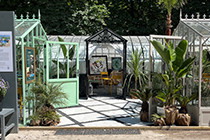 L'association d'un fabricant de serres, d'un artiste et d'un créateur de jardins au cœur des Tuileries.