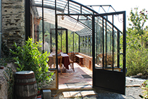 Je veux changer d’atmosphère dans mon jardin d’hiver. Les Serres Lams s’adaptent à chaque envie et à tous les modes de vie.