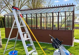 Comment entretenir sa serre de jardin ?